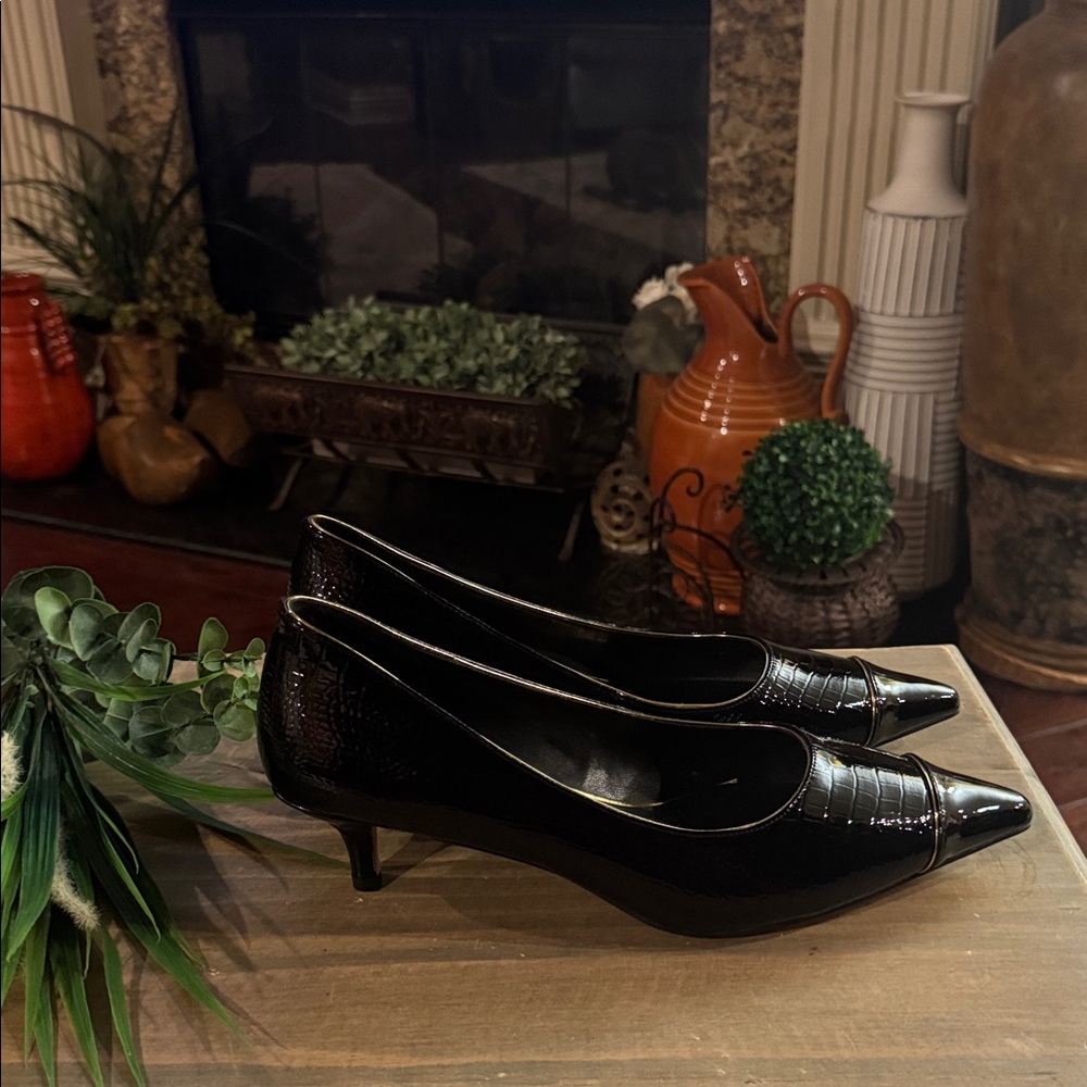 Women's Jacey Luxurious Pointed-Toe Kitten Heel Pumps, Size 9.5 New Without Tags